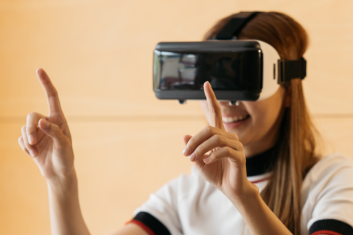 Banner  Top 10 Industries Using Virtual Reality 353x235 -